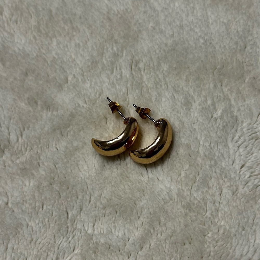 Elegant Gold Crescent Earrings